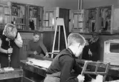Träslöjd för gossar i skola i Örebro, 1941