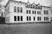 Marsfältets skola i korsningen Storgatan - Järnvägsgatan i Örebro, 1941