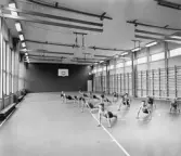 Gymnastik med armhävningar på Vasaskolan, 1960-tal
