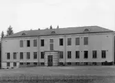 Cykelställ på Adolfsbergsskolans skolgård, 1948