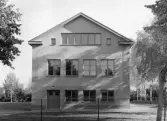 Gymnastikbyggnadens gavel vid Östra skolan i Almby, 1950-tal