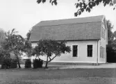 Träd och buskar vid Hagaby skola i Örebro, 1948