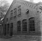 Nikolaiskolans gårdshus gavel med två entrédörrar, 1948