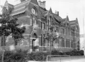 Nikolaiskolans entré mot Trädgårdsgatan, 1948