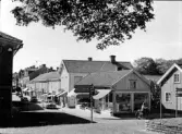 Storgatan sedd från kyrkogårdsuppfarten vid Östertullsgatan. Från NM:s byggnadsinventering 1957.