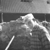 Gudsberga kloster, Husby socken. I arbetslaget deltog bl.a. E. Söderkvist. Foto P. H. Rosenström och Björn Hallerdt, juni 1959.