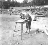 I uppmätnings- och ritningsarbetet deltog fil. stud. Kersti Jobs, Leksand. Gudsberga kloster, Husby socken.