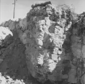 Gudsberga kloster, Husby socken. Pelare vid östra muren i koromgångens norra del.