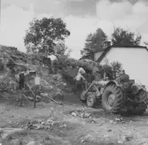 Gudsberga kloster, Husby socken. Schaktninmgsarbete på den norra murens utsida.