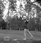 Folkskolans tävlingar, 1944.
Bollkastning för flickor.