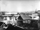 Vy mot Tullbron, med Lundgrens garveri i förgrunden