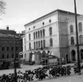 Gravmaskin utanför Örebro teater, 1970-tal