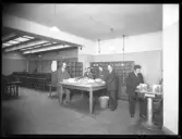 Postkontoret Stockholm 4. Interiör med personal.