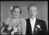 Brudpar. Åke Andersson, Kolbäck.
Ur Gustaf Åhmans samling.