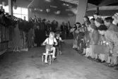 Cykeltävling för barn på Rotundan den 30 maj 1950