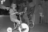 Cykeltävling för barn på Rotundan den 30 maj 1950