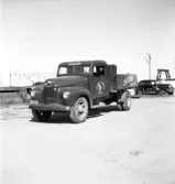 Bil o Traktor, skadad lastbil. Juli 1950