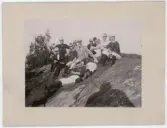 Porträtt på en grupp män vid Vista Kulle i Huskvarna den 24 Juni år 1896.