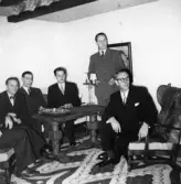 Festklädda herrar på Örebro sport-och bilekipering, 1940-tal