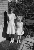 Två systrar i Henningsholm, 1960