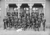 Män i kavalleriuniform i Sannahed i Hallsberg, 1890-tal