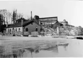 Hagaströms kraftverk, I bakgrunden tegelbruket.