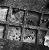 Socken: Köping sf Norsa RAÄ 131 Grav 1 undersökt 1964 av E. Nordahl