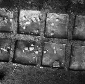 Socken: Köping sf Norsa RAÄ 131 Grav 1 undersökt 1964 av E. Nordahl