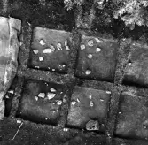 Socken: Köping sf Norsa RAÄ 131 Grav 1 undersökt 1964 av E. Nordahl