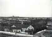 Vy från fästningen mot Varberg. I förgrunden syns baksidan av Societetshuset m.m.