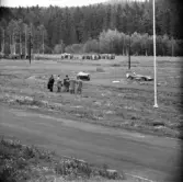 Kurvtagning på olika sätt. Gelleråsen, Karlskoga. 1956-08-25
