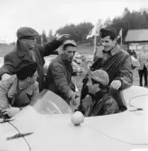 Racingfolk samtalar. Gelleråsen, Karlskoga. 1956-08-25