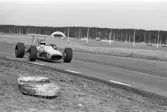 Ronnie drar på under Velodromloppet på Karlskoga motorstadion, 1969-05-03