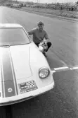 Segraren vid sin Lotus. Velodromloppet. Karlskoga motorstadion. 1969-05-03