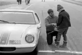 Lars Broberg vid sin Lotus. Velodromloppet. Karlskoga motorstadion. 1969-05-03