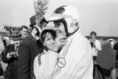 Gunnarsson gratuleras. Karlskoga motorstadion, 1969-05-03