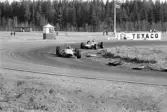 Hård kurvtagning på Karlskoga motorstadion, 1969-05-03