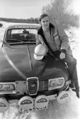 En rallyvinnare poserar, 1971-03-04