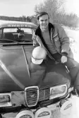 En rallyvinnare poserar, 1971-03-04