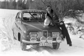 En rallyvinnare poserar, 1971-03-04