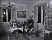 Lage Lundbergmed fru