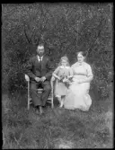 Gotthard och Hulda Olsson med dottern Svea