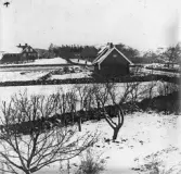 Årstad, vy över byn, med Bålastugan i förgrunden