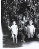 Foto av Sven, Inga och Olof (enligt text vid bild i album).
