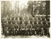 En pluton från I11 har samlats för fotografen en vårvinterdag, ca 1940-43.