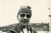 Porträtt av Alf som var ledare i Mölndals IF, som spelade högt upp i divisionen. Fotografi taget vid Mölndals konstisbana vid Ågatan i Trädgården, Mölndal, ca 1970-1976.