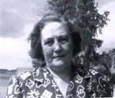 Kvinnoporträtt. Text baksida kort: 