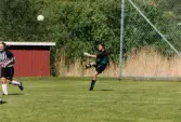 Fotbollslaget Lindome GIF spelar match mot Jitex BK i maj 2000. Möjligen på Lindevi IP i Lindome, Mölndals kommun. Slutresultatet är okänt.