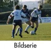 Serie om tre fotografier som visar fotbollslaget Jitex BK spela match på Kvarnbyvallen i Mölndal, år 1987. Motståndarlag och matchresultat är okända.
