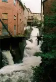 Mölndalsfallen med intilliggande industribyggnader i Mölndals Kvarnby, år 1994.